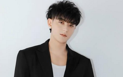 揭秘小巧🐥伸女生🍑🍑里姿势官方版下载：趣味互动与争议的交汇
